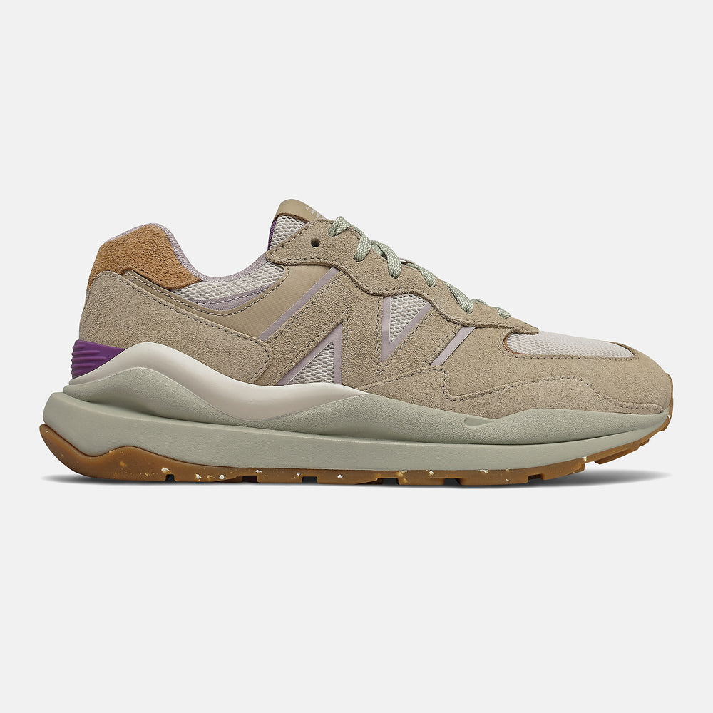 57/40 / New Balance Women