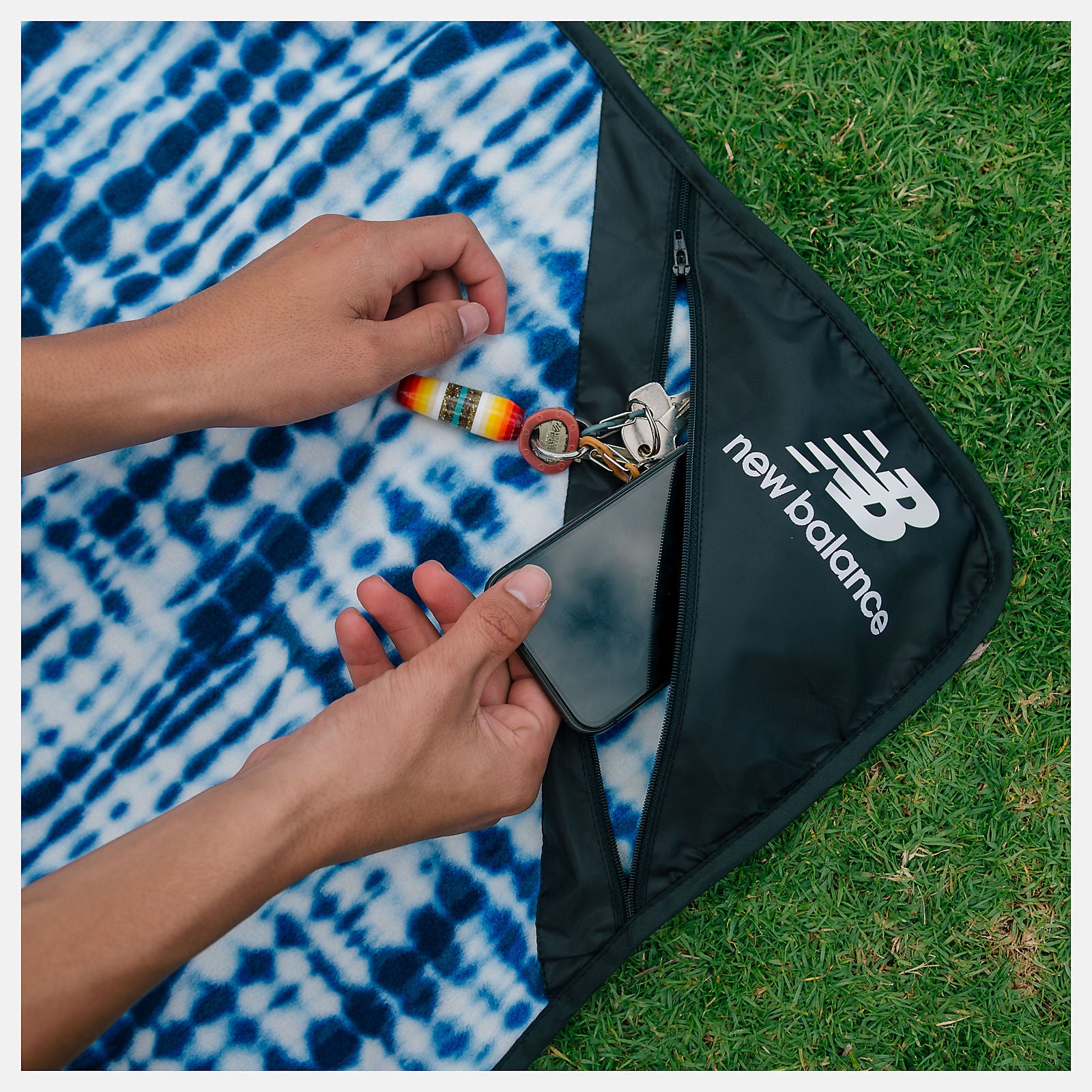 Slowtide X New Balance Camp Blanket / New Balance Women|Men