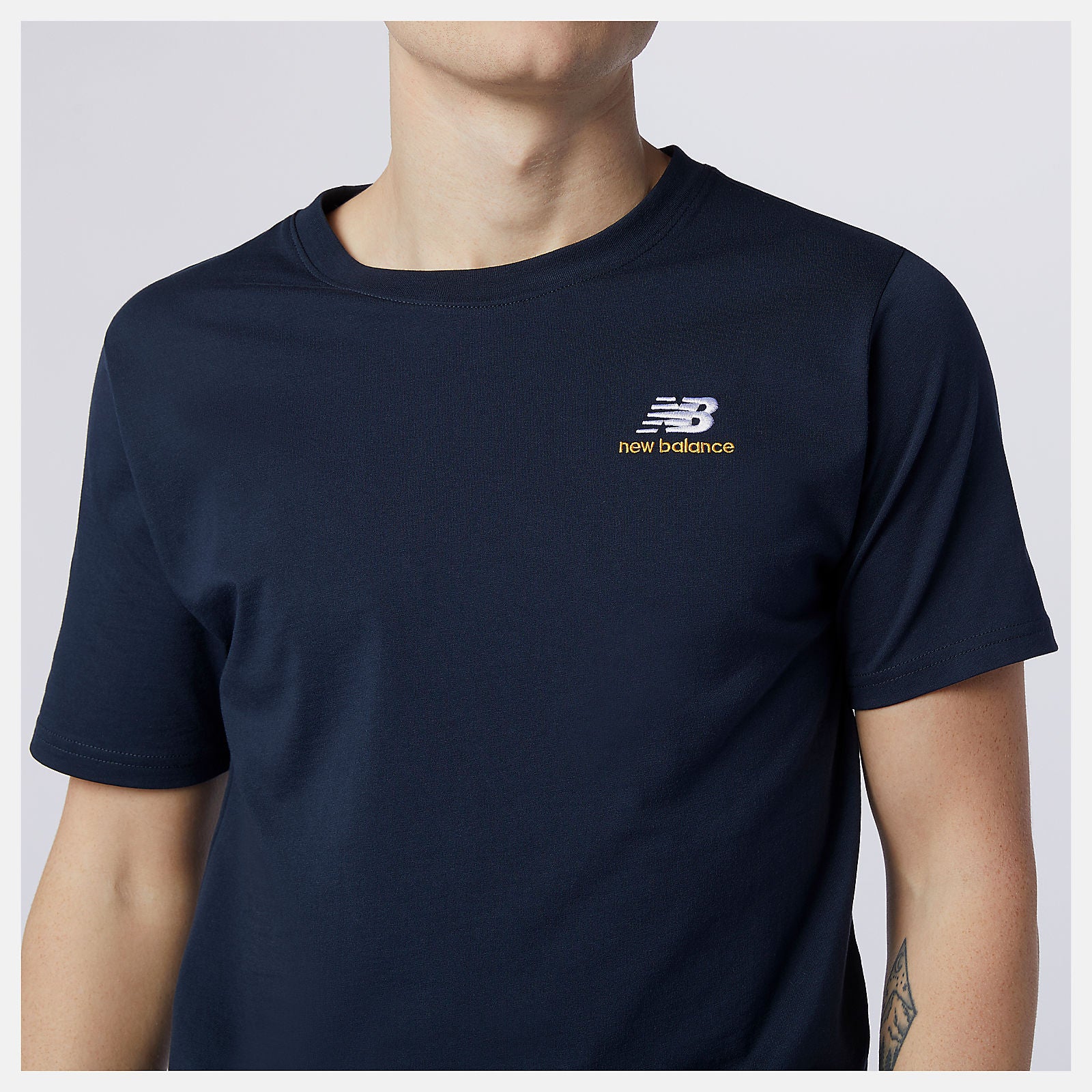 NB Essentials Embroidered Tee / New Balance Women|Men