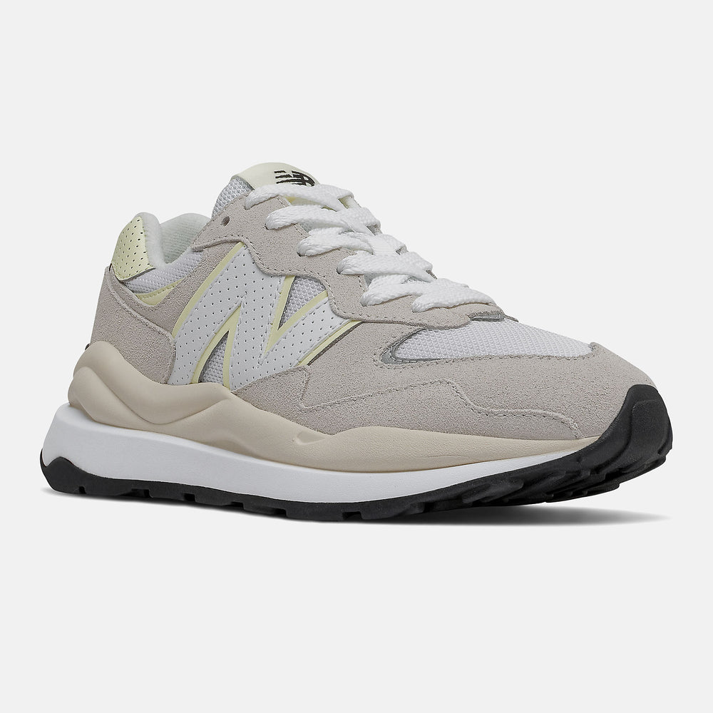 57/40 / New Balance Women