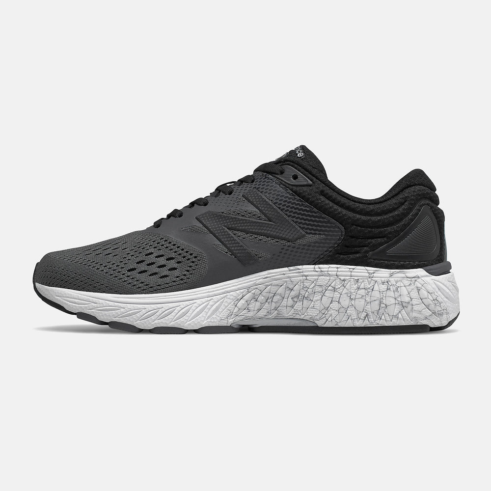940v4 / New Balance Women