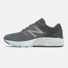 940v4 / New Balance Women