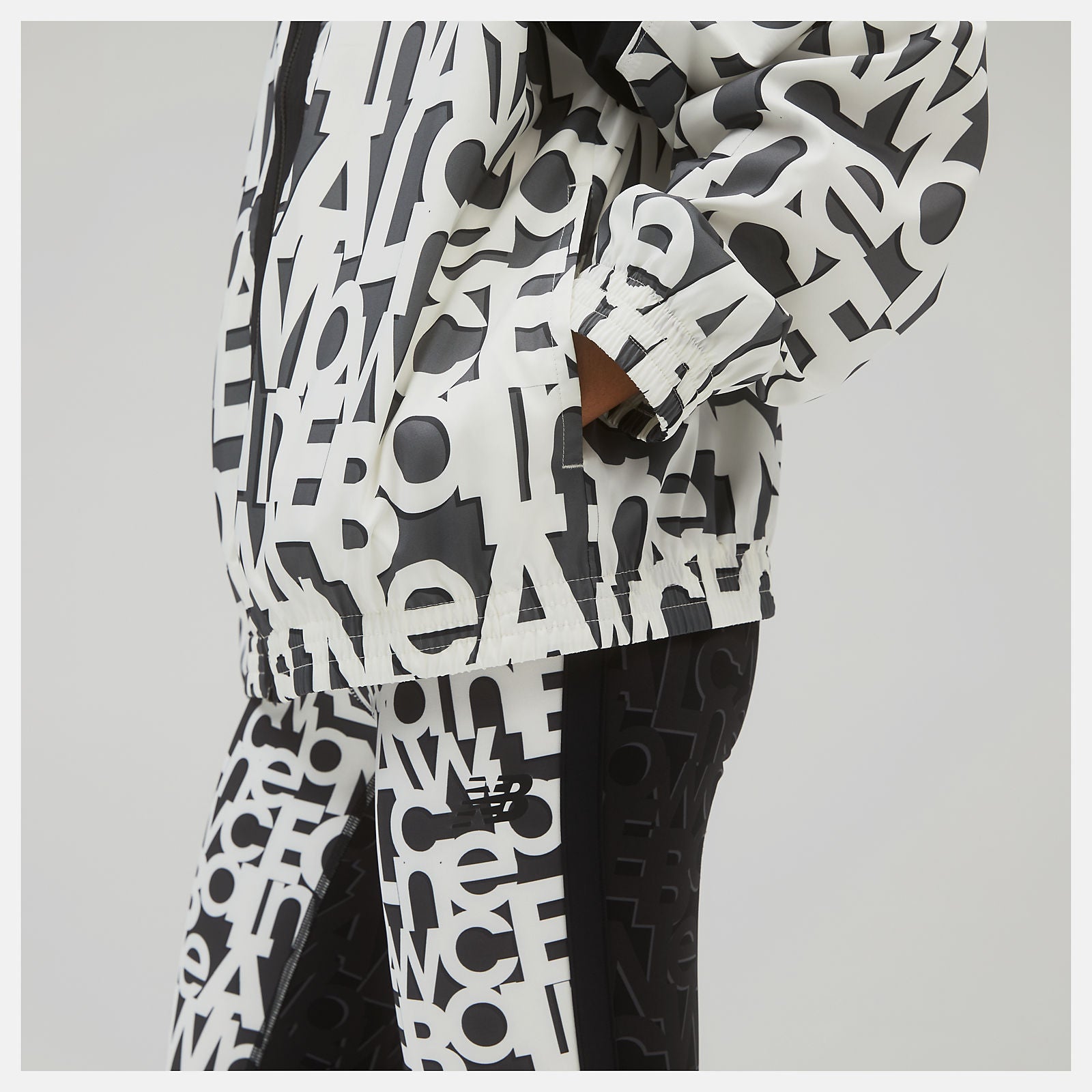 Relentless Printed Woven Jacket / New Balance Women