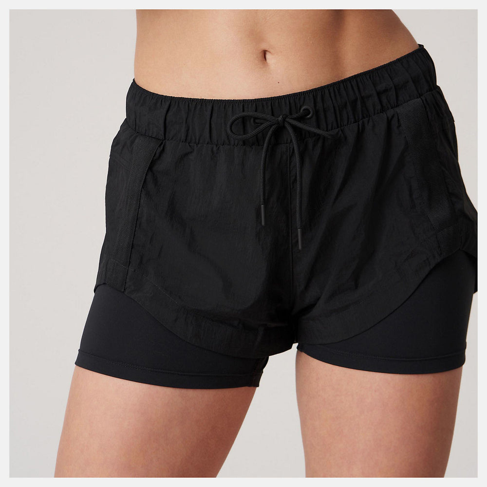 Bandier Woven tech Short / New Balance Women