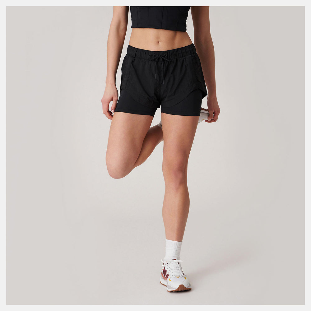 Bandier Woven tech Short / New Balance Women
