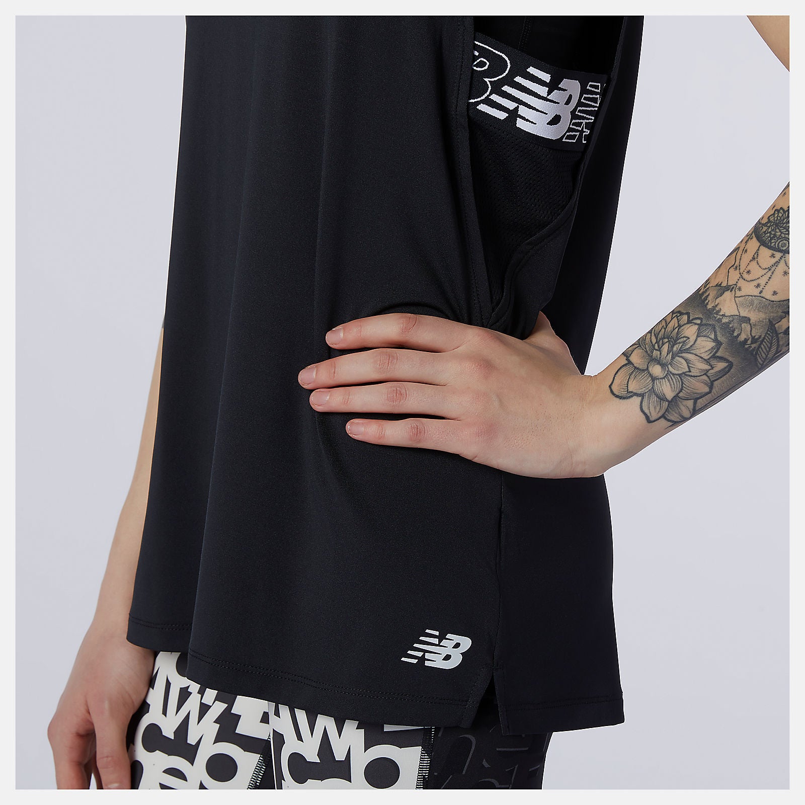 Relentless Sweat Tank / New Balance Women